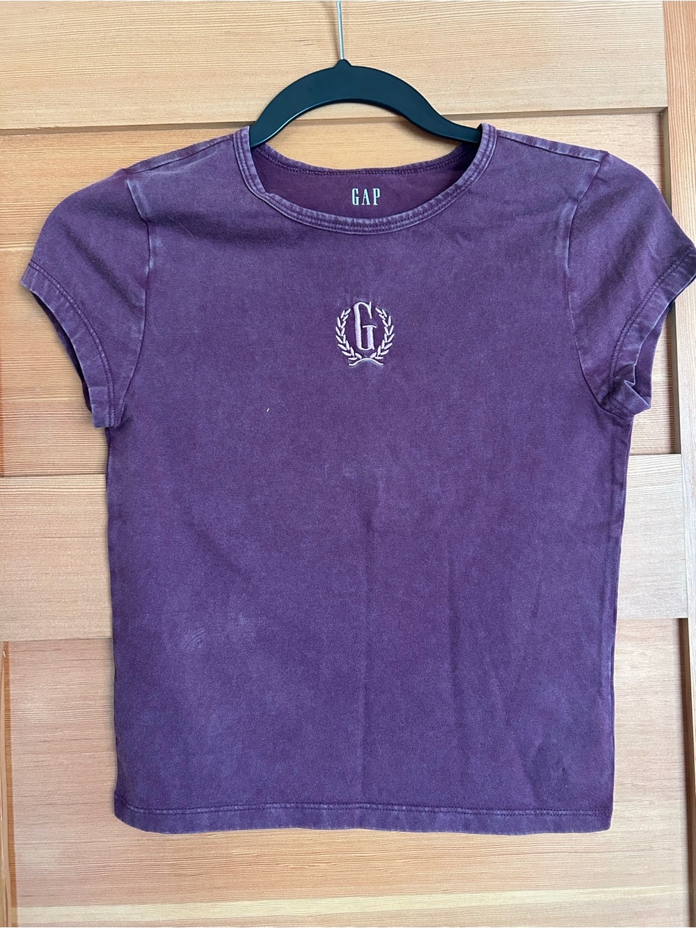 GAP Burgundy Crewneck Short Sleeve Tee with Crest